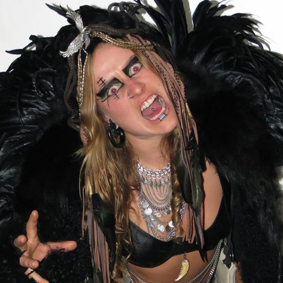 Meet the Posher Other - Meet your Posher, Ingrid